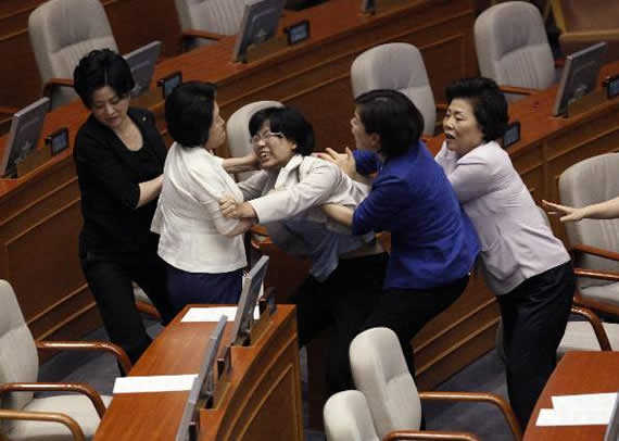 Briga no parlamento da Coreia do Sul
