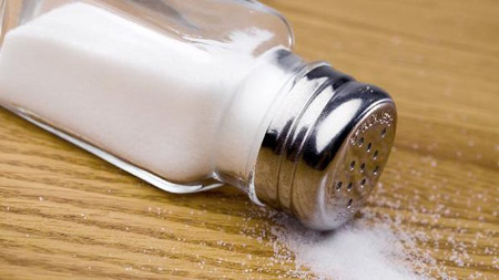 Ministério da Saúde e indústria fecham acordo para reduzir o sal dos alimentos